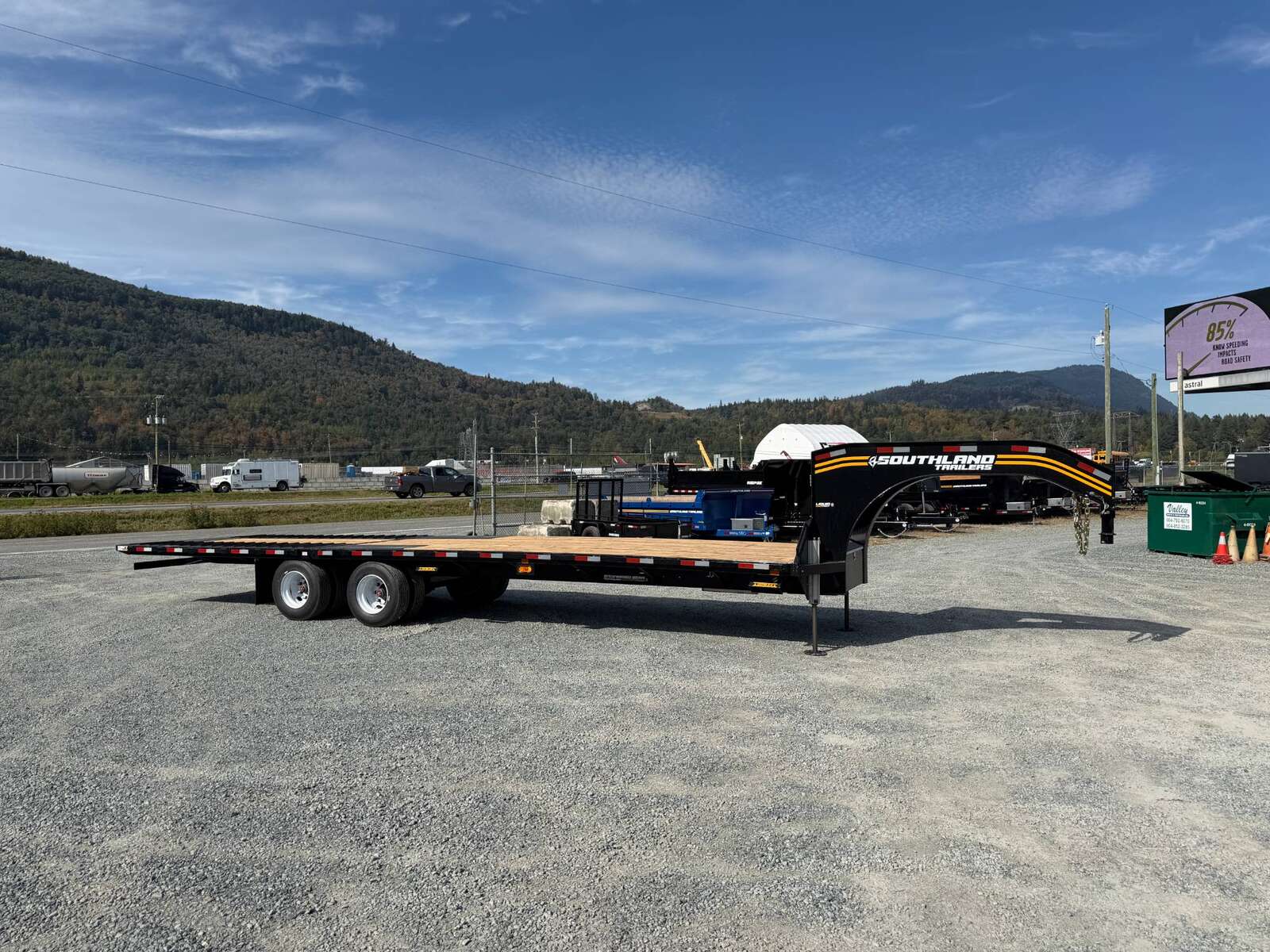Gooseneck equipment trailer available from CLTCONEX SOLUTIONS